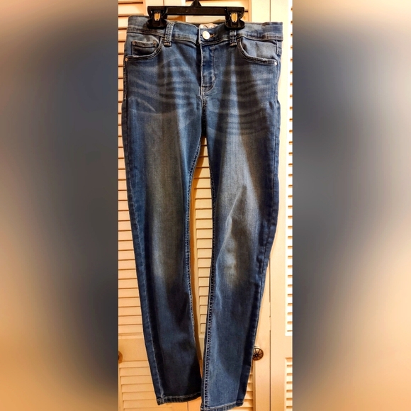 Jordache Skinny Jeans, Gently Distressed Used Girls size 14 Adjustable Waist, - Picture 4 of 13